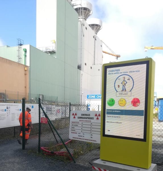 Ledoneo installe plusieurs totems pour Orano sur le site de la Hague