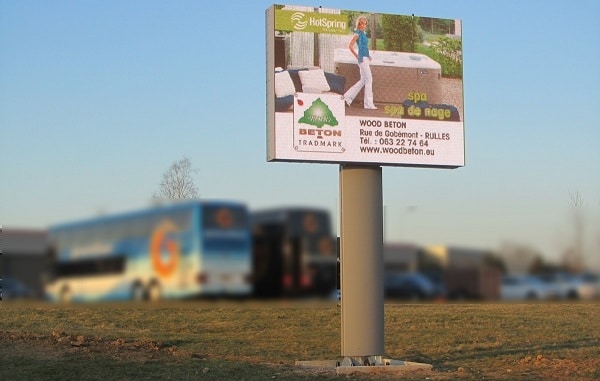 Ecran led publicitaire bord de route