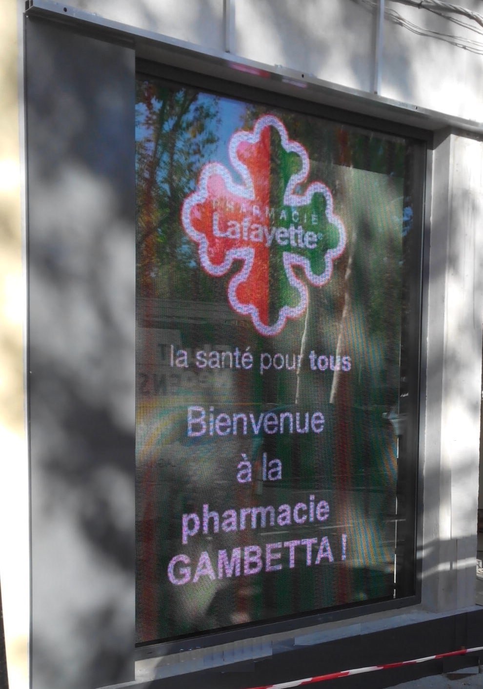 Ecran de vitrine Ledoneo - Pharmacie Gambetta Narbonne